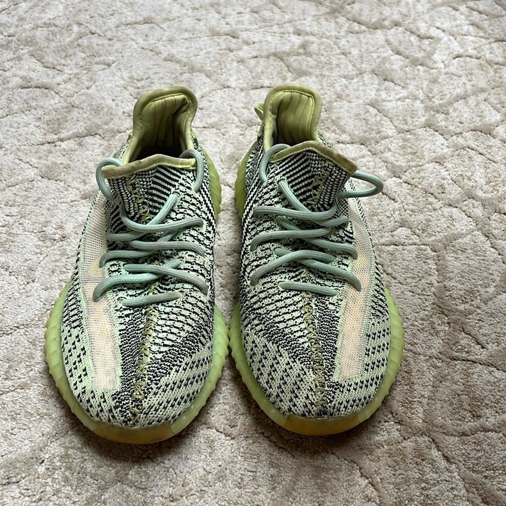 Yeezy size 8 Men’s gently used